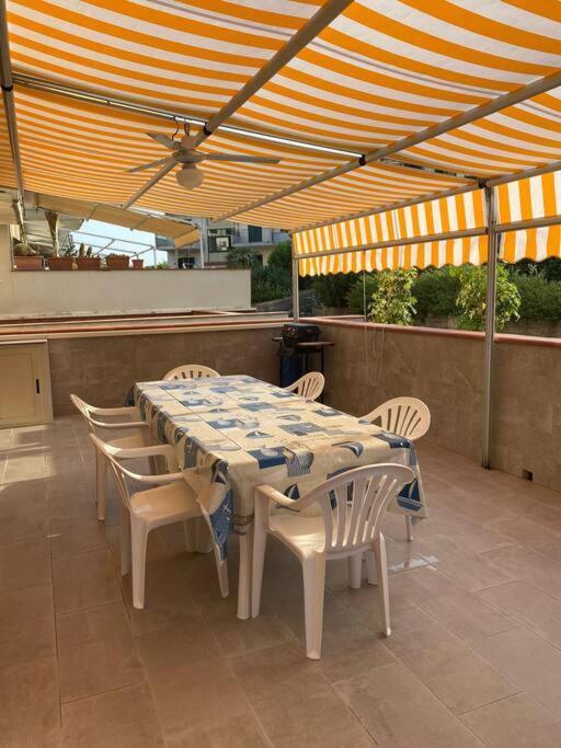 Casa Vacanza Giardini Naxos Taormina Miranaxos Exterior foto