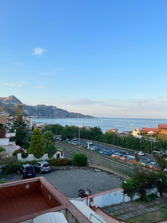 Casa Vacanza Giardini Naxos Taormina Miranaxos Exterior foto