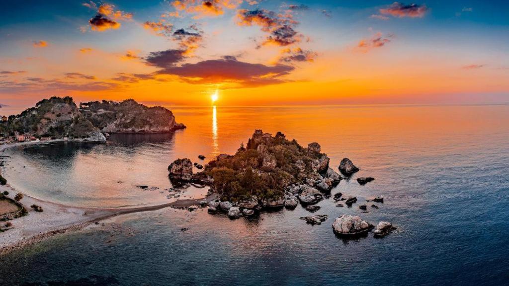 Casa Vacanza Giardini Naxos Taormina Miranaxos Exterior foto